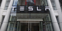 Tesla Muskas JAV Verslas Elektromobiliai Pardavimai Direktorius Labrotas