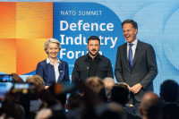 Nyderlandai von der Leyen ES NATO Viršūnių Susitikimas Haga Ukraina Gynyba Saugumas