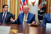 JAV Trumpas Rusija Putinas Ukraina Ginklai Sankcijos Hegsethas