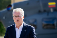 Nausėda Prezidentas Suomija Dronas Lėktuvas Spartan Nesklandumai