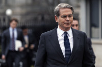 Karas Iranas Izraelis JAV Bessentas Trumpas eskaluoti deeskaluoti Hormūzo sąsiauris naftos kainos