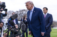 JAV ICE pareigūnai oro uostai Trumpas Homanas