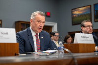 Politika JAV Migracija ICE Atsistatydinimas Vadovas Lyonsas