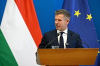 Vengrija Magyaras Parlamentas Atlyginimai Mažinimas Korupcija Orbanas ES