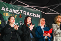 Britanija Šiaurės Airija Belfastas Mitingas Rasizmas Išpuolis Peilis Imigracija