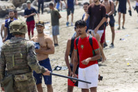 ES Ispanija Marokas migrantai Seuta Grande Marlaska