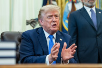 Karas Iranas JAV Kompensacija Trumpas