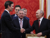 Karas Ukraina Rusija Derybos Pasiuntiniai Putinas Trumpas